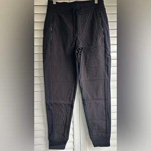 Athleta Headlands Hybrid Trek Mid Rise Jogger in black size 4